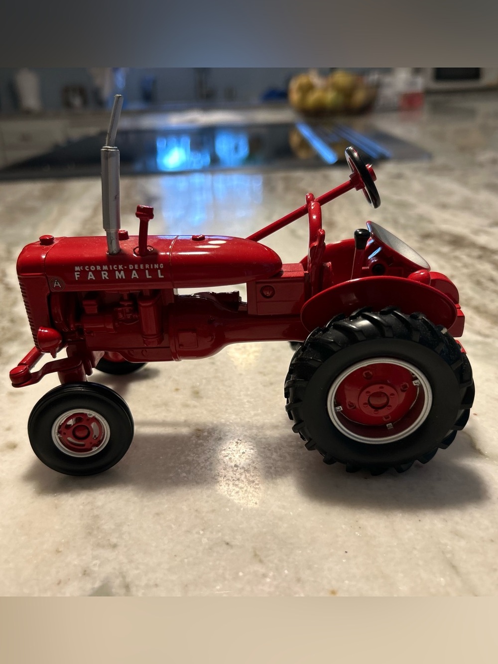 1:16 red tractor die cast